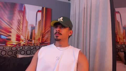 Snapshot of lukeetaylor_ chatting on January 6, 10:52 am Luke Taylor online show from January 6, 10:52 am