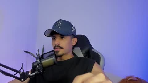 Snapshot of lukeetaylor_ chatting on February 16, 11:39 am Luke Taylor online show from February 16, 11:39 am