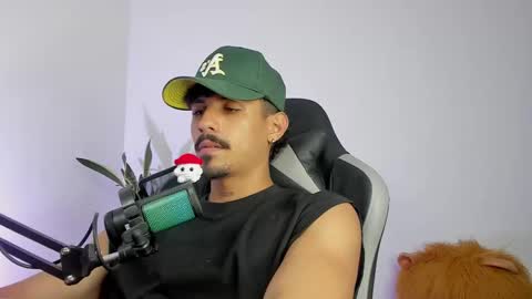 Snapshot of lukeetaylor_ chatting on February 19, 11:39 am Luke Taylor online show from February 19, 11:39 am