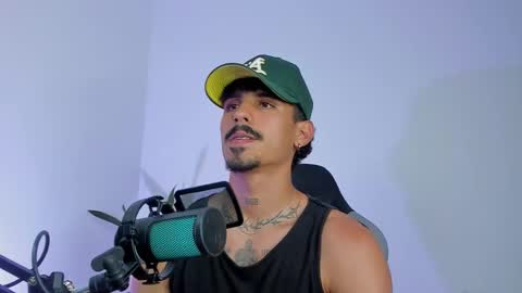 Snapshot of lukeetaylor_ chatting on February 24, 12:41 am Luke Taylor online show from February 24, 12:41 am