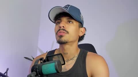 Snapshot of lukeetaylor_ chatting on February 24, 4:05 pm Luke Taylor online show from February 24, 4:05 pm