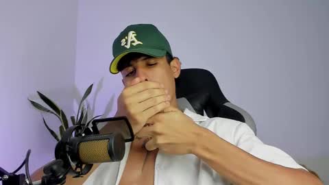 Snapshot of lukeetaylor_ chatting on March 2, 2:57 pm Luke Taylor online show from March 2, 2:57 pm