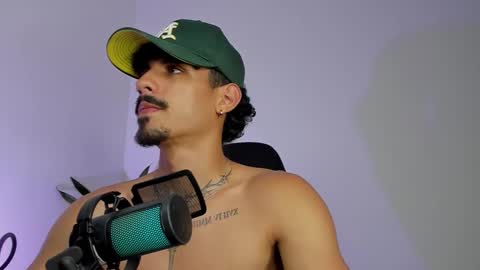 Snapshot of lukeetaylor_ chatting on March 3, 3:01 am Luke Taylor online show from March 3, 3:01 am