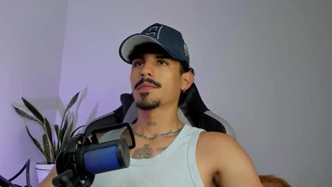 Snapshot of lukeetaylor_ chatting on March 3, 3:29 pm Luke Taylor online show from March 3, 3:29 pm