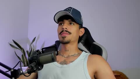 Snapshot of lukeetaylor_ chatting on March 4, 2:01 pm Luke Taylor online show from March 4, 2:01 pm