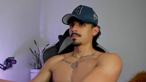 Snapshot of lukeetaylor_ chatting on March 5, 2:07 am Luke Taylor online show from March 5, 2:07 am