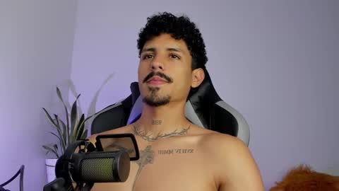 Snapshot of lukeetaylor_ chatting on March 5, 2:13 pm Luke Taylor online show from March 5, 2:13 pm