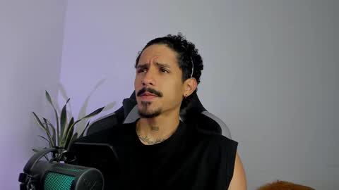 Snapshot of lukeetaylor_ chatting on March 9, 1:48 pm Luke Taylor online show from March 9, 1:48 pm