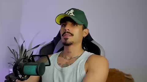 Snapshot of lukeetaylor_ chatting on March 14, 2:06 am Luke Taylor online show from March 14, 2:06 am