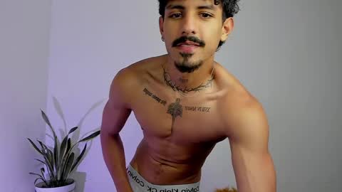 Snapshot of lukeetaylor_ chatting on March 19, 3:16 pm Luke Taylor online show from March 19, 3:16 pm