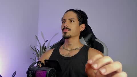 Snapshot of lukeetaylor_ chatting on March 23, 11:14 am Luke Taylor online show from March 23, 11:14 am