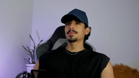 Snapshot of lukeetaylor_ chatting on March 30, 1:01 pm Luke Taylor online show from March 30, 1:01 pm