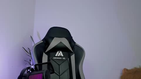 Snapshot of lukeetaylor_ chatting on March 31, 11:43 am Luke Taylor online show from March 31, 11:43 am