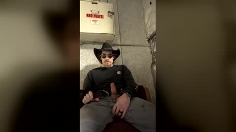 lukekibbe27 online show from February 7, 7:39 pm