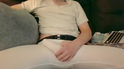 Snapshot of lukereynolds16 chatting on February 26, 6:11 pm Luke online show from February 26, 6:11 pm