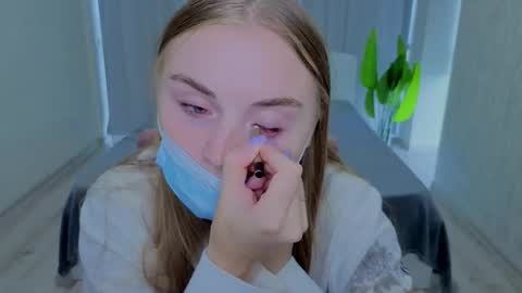 lukeriamoon online show from September 25, 5:00 am