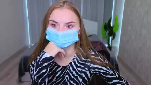 lukeriamoon online show from October 18, 6:37 am