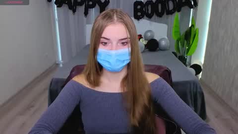 lukeriamoon online show from October 31, 5:41 am