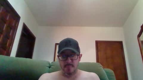 Snapshot of lukz88bigcock chatting on December 21, 10:39 am Luke online show from December 21, 10:39 am