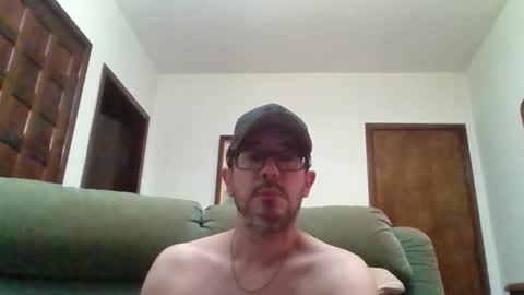 Snapshot of lukz88bigcock chatting on February 8, 1:54 am Luke online show from February 8, 1:54 am