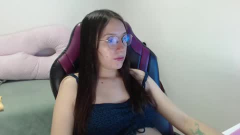 Snapshot of lula_05 chatting on December 5, 5:39 pm Vicky online show from December 5, 5:39 pm