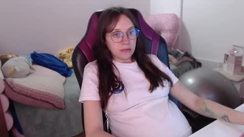 Snapshot of lula_05 chatting on December 21, 12:42 am Vicky online show from December 21, 12:42 am