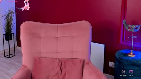 Snapshot of lullyfox chatting on April 15, 12:01 pm Cherie online show from April 15, 12:01 pm