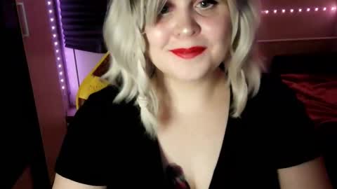 lulovia online show from March 10, 9:09 pm