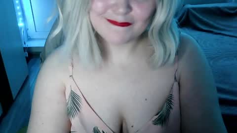 lulovia online show from March 28, 10:09 pm