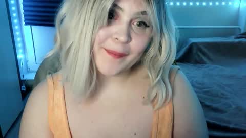 lulovia online show from March 29, 9:15 pm