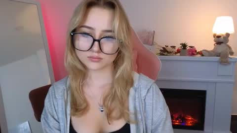 Lily online show from September 15, 1:22 pm