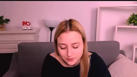 Lily online show from February 18, 9:44 pm