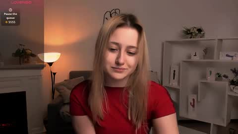 Lily online show from April 4, 8:50 pm