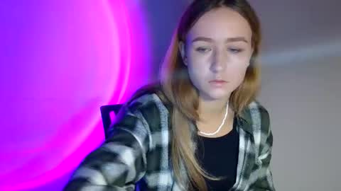 Snapshot of lulu_baby1 chatting on October 12, 7:07 am Lulu Baby18 online show from October 12, 7:07 am