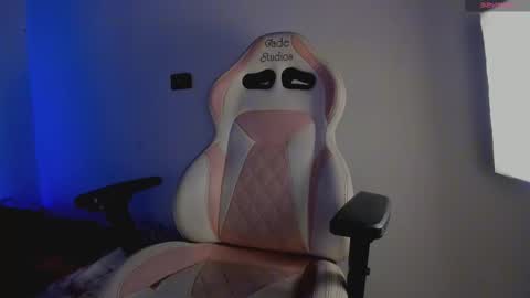 Snapshot of lulu_js_ chatting on September 29, 4:34 pm elizabeth online show from September 29, 4:34 pm