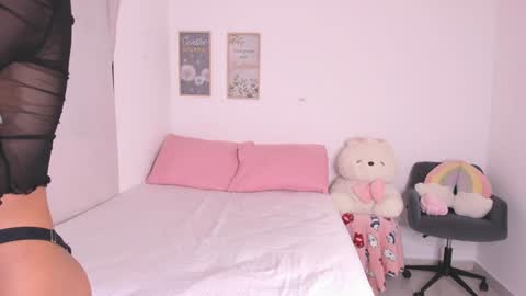 Snapshot of lulu_russell chatting on January 6, 3:42 am LULU online show from January 6, 3:42 am