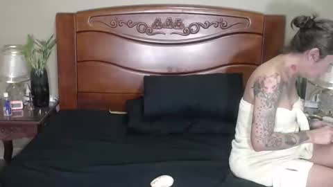 Snapshot of lulu_wild chatting on February 23, 3:04 am lulu_wild online show from February 23, 3:04 am