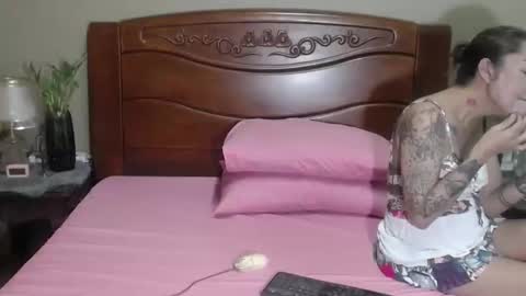 Snapshot of lulu_wild chatting on March 2, 10:22 am lulu_wild online show from March 2, 10:22 am