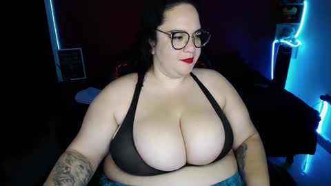 LuluBigTitts online show from January 3, 1:59 am