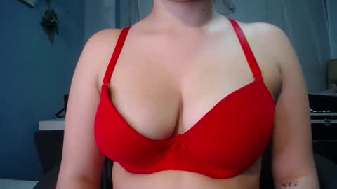 Snapshot of lulugh_ chatting on October 4, 7:12 pm lulu online show from October 4, 7:12 pm