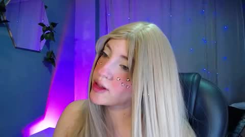 Snapshot of lulugh_ chatting on October 17, 8:00 pm lulu online show from October 17, 8:00 pm