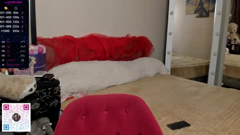 luluu_l online show from December 6, 12:45 am