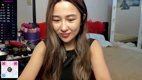 luluu_l online show from December 20, 3:58 am
