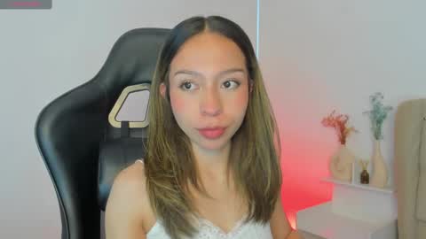 luluuberry online show from November 23, 11:10 am