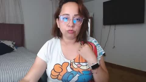 Snapshot of lumi_84 chatting on February 2, 4:05 am LUMI online show from February 2, 4:05 am