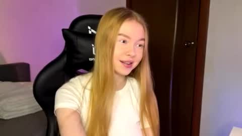 Snapshot of lumisun chatting on December 19, 4:58 pm Sia online show from December 19, 4:58 pm