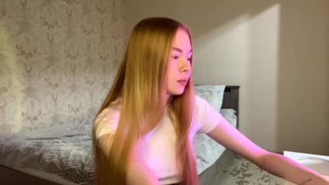 Snapshot of lumisun chatting on January 6, 6:33 pm Sia online show from January 6, 6:33 pm