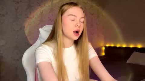 Snapshot of lumisun chatting on February 5, 7:40 pm Sia online show from February 5, 7:40 pm