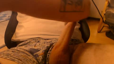 Snapshot of lumpie2508 chatting on December 20, 11:37 pm lumpie2508 online show from December 20, 11:37 pm