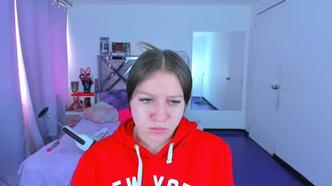 luna_analya online show from February 13, 3:19 pm